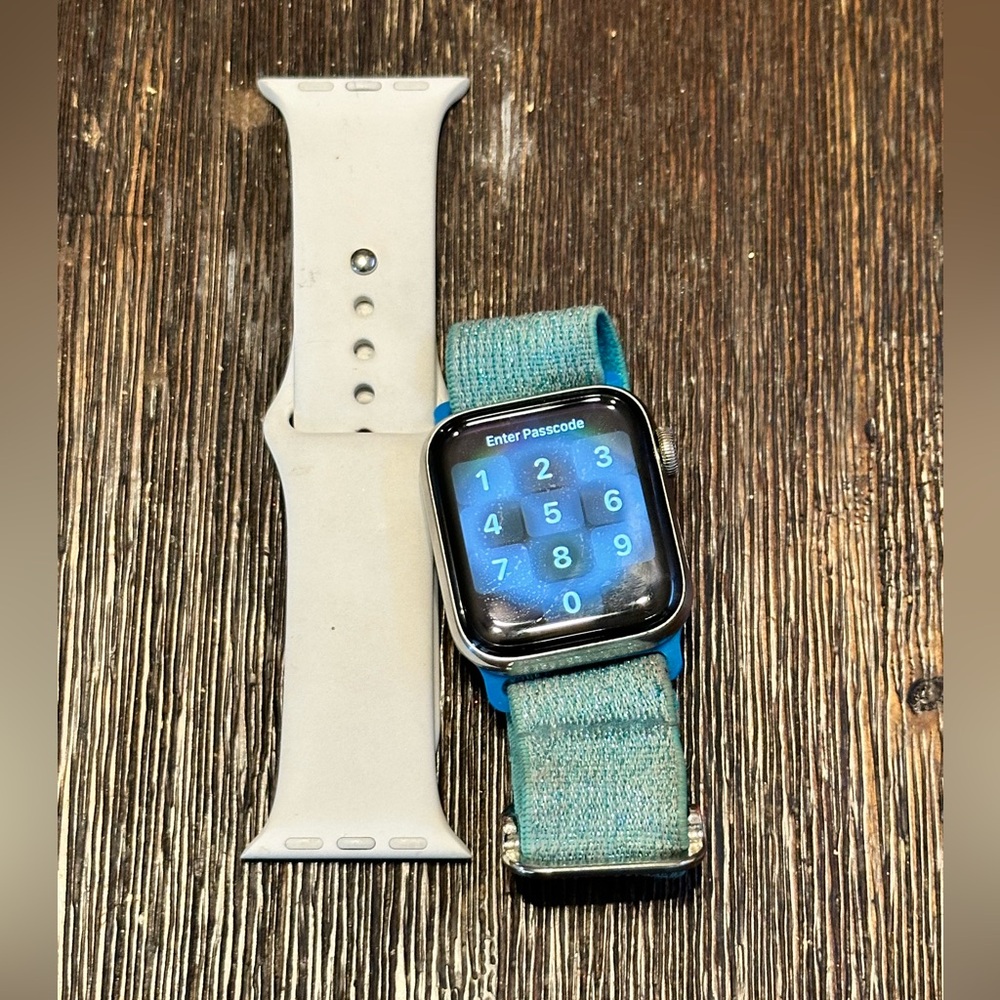 EUC 40mm  series 6 Apple Watch.  WiFi and cellular capable. Sapphire glass model